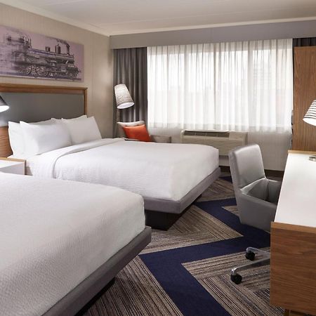 Four Points By Sheraton Windsor Downtown Экстерьер фото