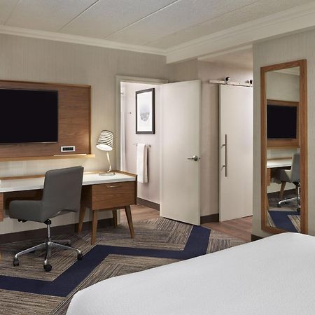 Four Points By Sheraton Windsor Downtown Экстерьер фото