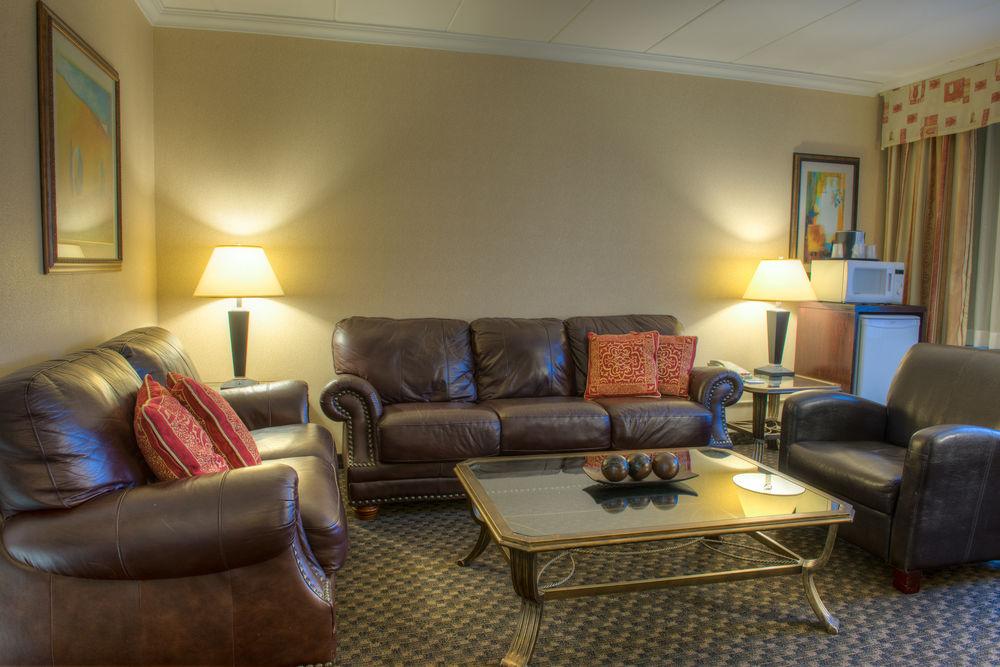 Four Points By Sheraton Windsor Downtown Экстерьер фото