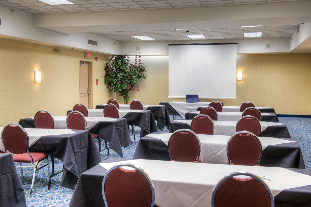 Four Points By Sheraton Windsor Downtown Экстерьер фото