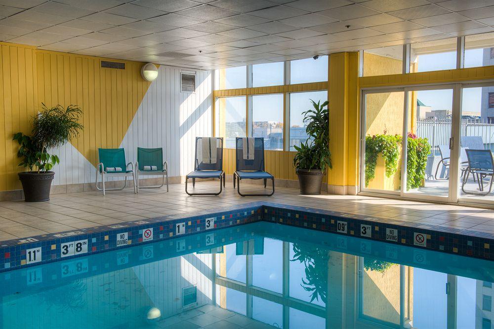 Four Points By Sheraton Windsor Downtown Экстерьер фото