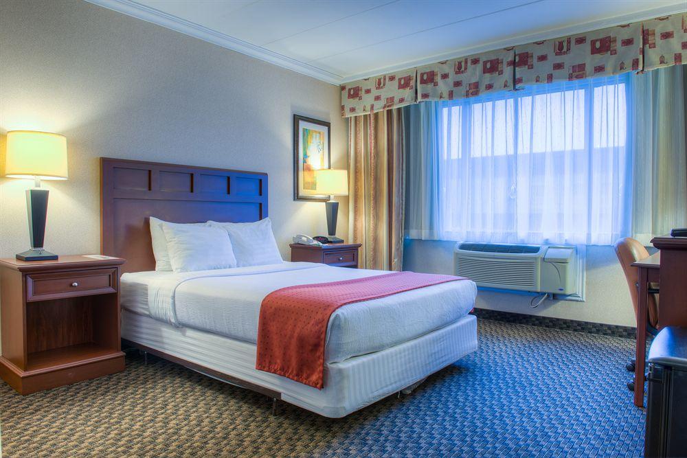 Four Points By Sheraton Windsor Downtown Экстерьер фото
