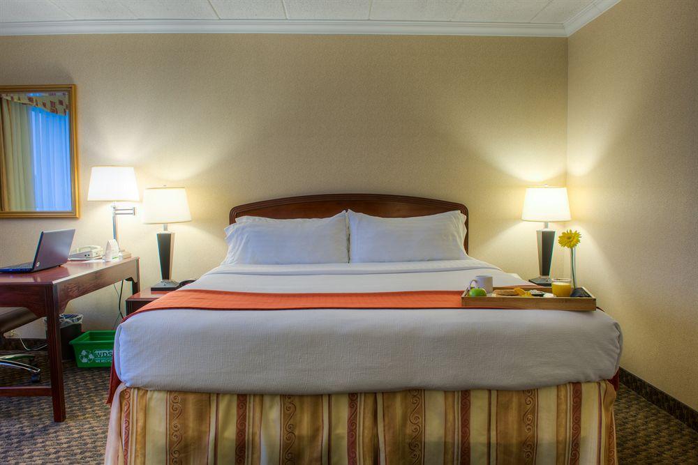 Four Points By Sheraton Windsor Downtown Экстерьер фото