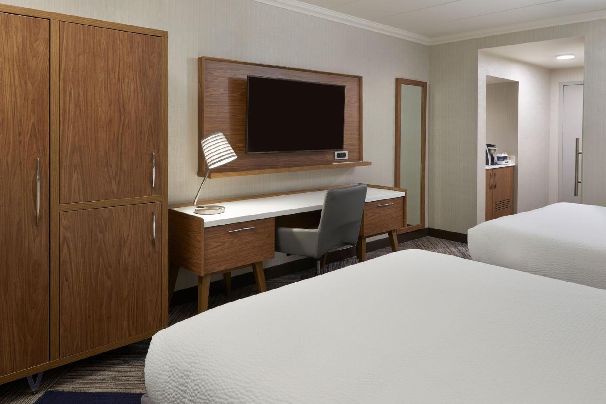 Four Points By Sheraton Windsor Downtown Экстерьер фото