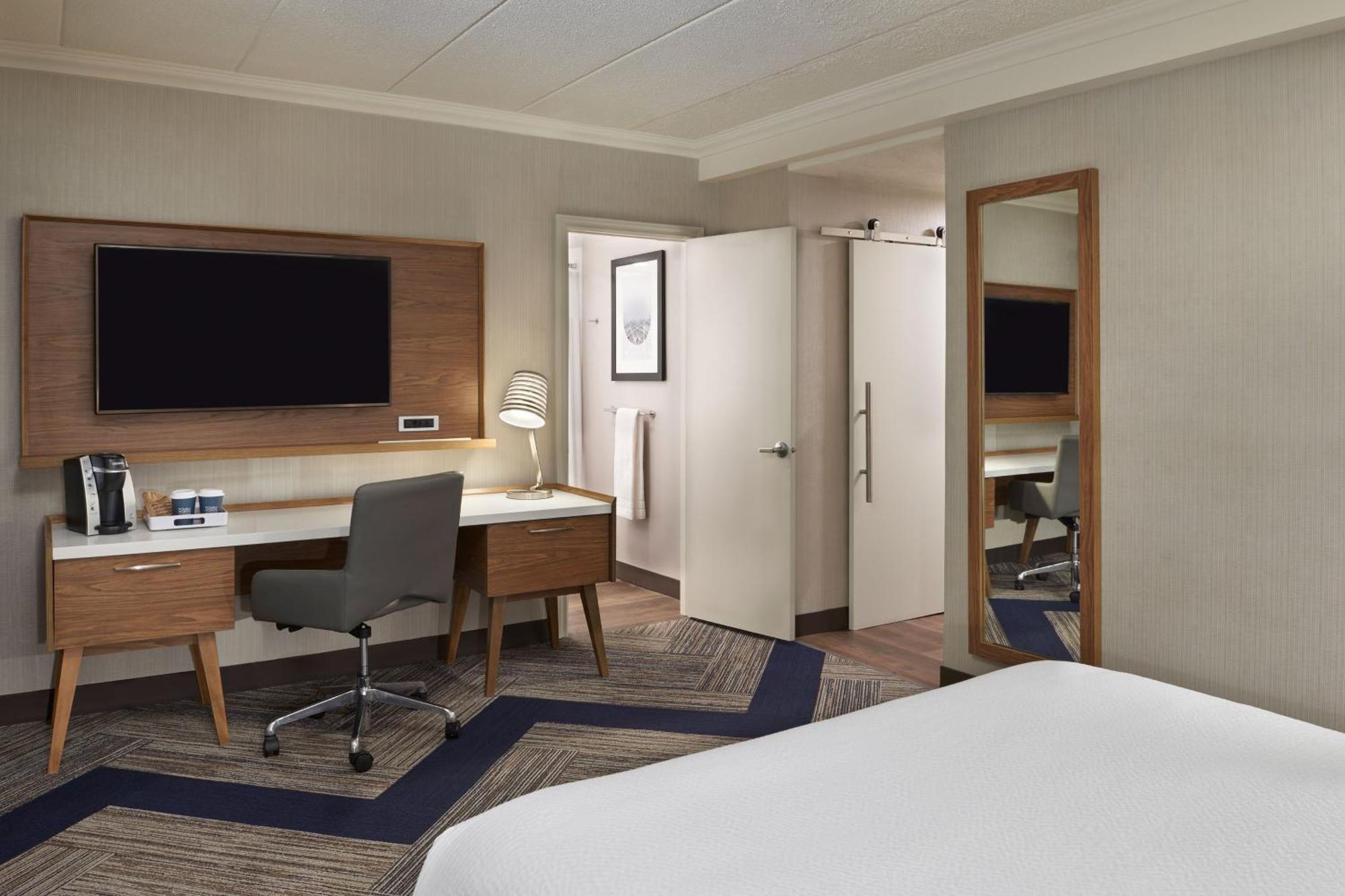 Four Points By Sheraton Windsor Downtown Экстерьер фото
