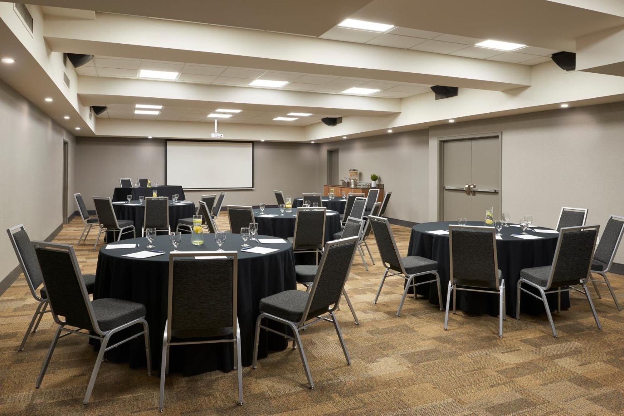 Four Points By Sheraton Windsor Downtown Экстерьер фото