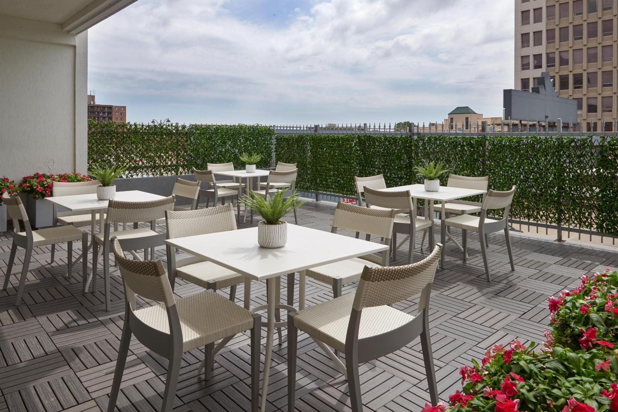Four Points By Sheraton Windsor Downtown Экстерьер фото