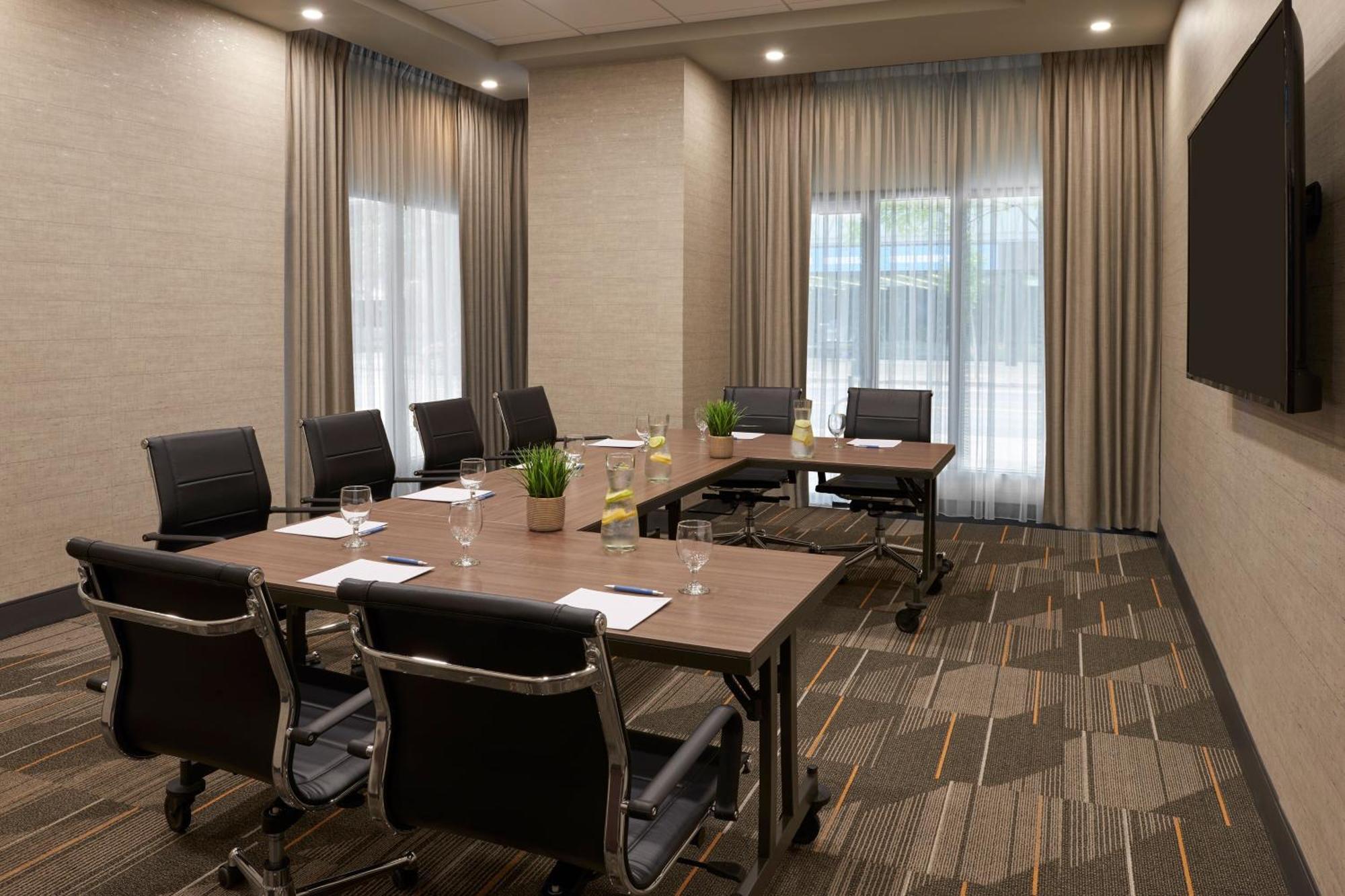 Four Points By Sheraton Windsor Downtown Экстерьер фото