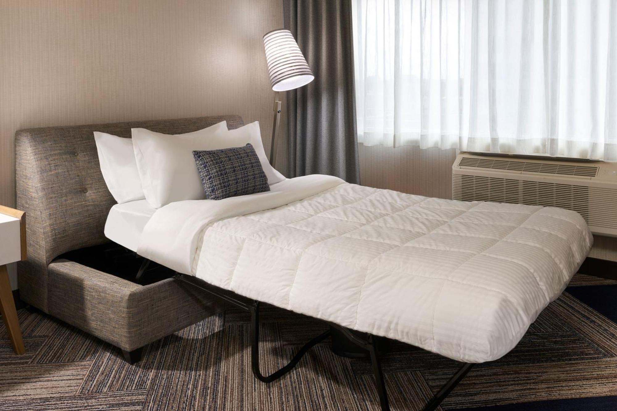 Four Points By Sheraton Windsor Downtown Экстерьер фото